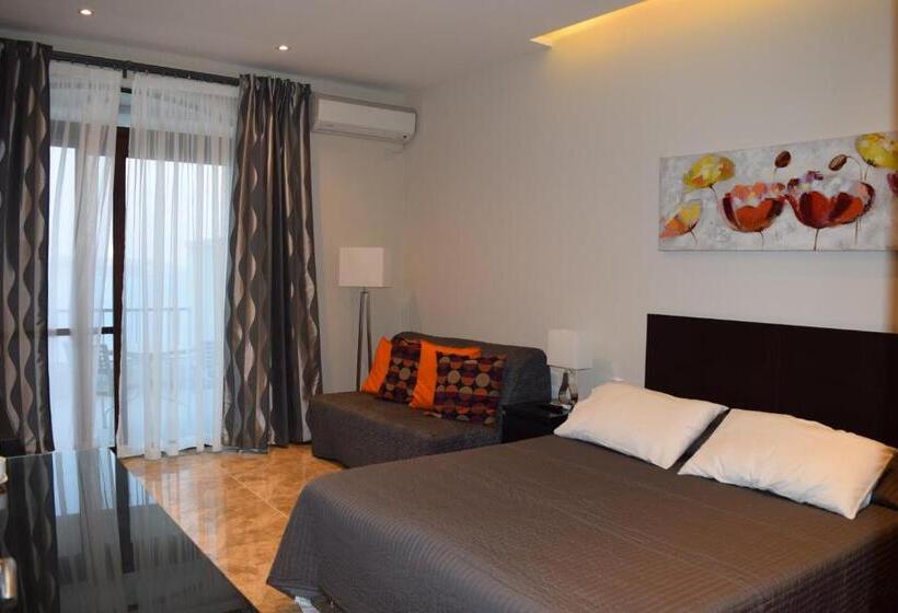 اتاق لوکس با بالکن و چشم‌انداز دریا, Il Bukkett B&b