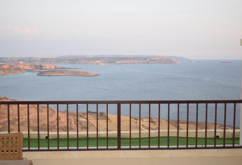 اتاق لوکس با بالکن و چشم‌انداز دریا, Il Bukkett B&b