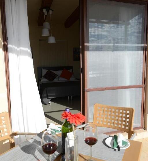 اتاق خانوادگی, Il Bukkett B&b