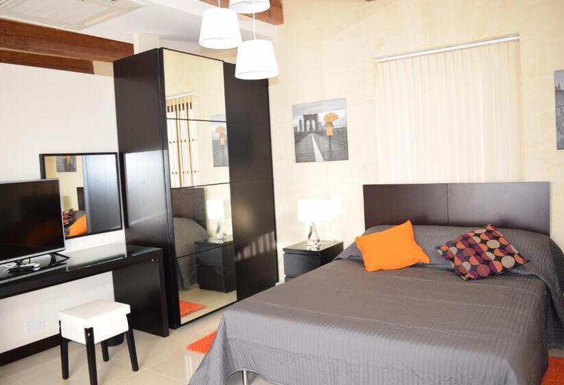 اتاق خانوادگی, Il Bukkett B&b