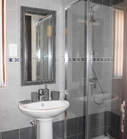 اتاق خانوادگی, Il Bukkett B&b