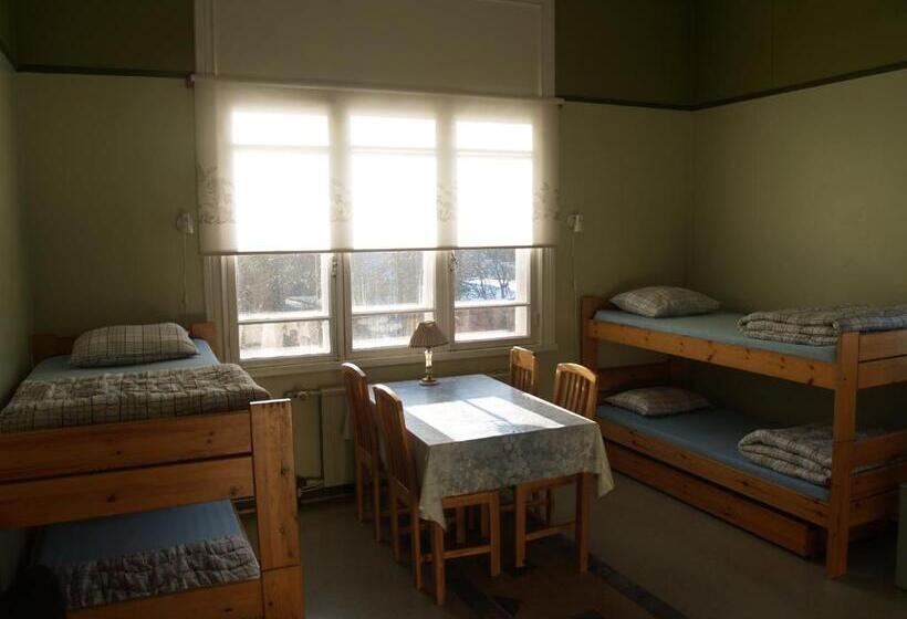 הכלכלה חדר לארבעה עם מקלחת משותפת, Porvoo Hostel