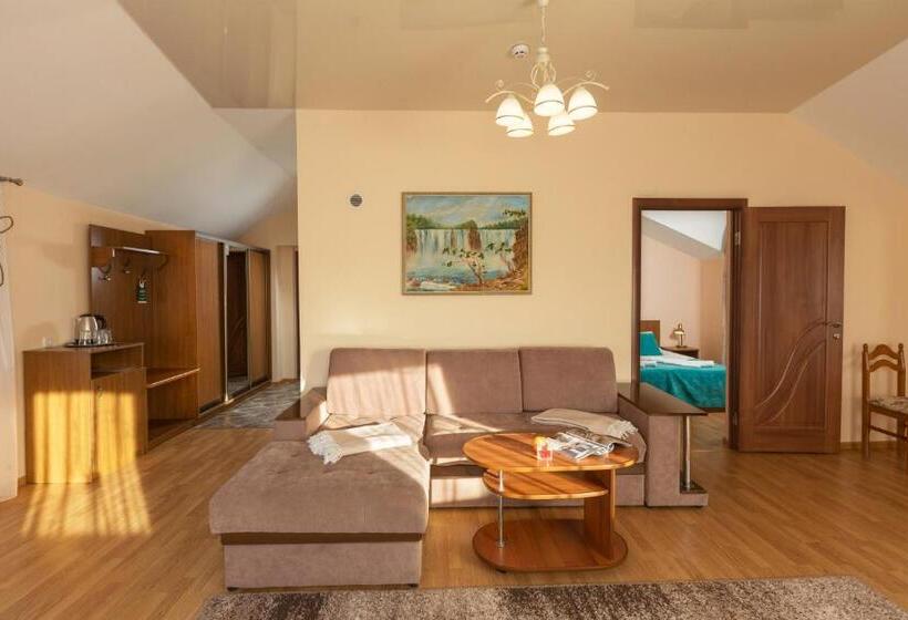 سوئیت با بالکن, Citadel