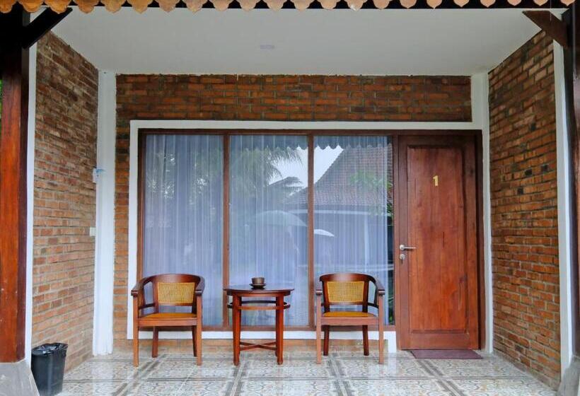 اتاق استاندارد سه تخته با چشمانداز استخر, The Nalaya Hotel & Resto