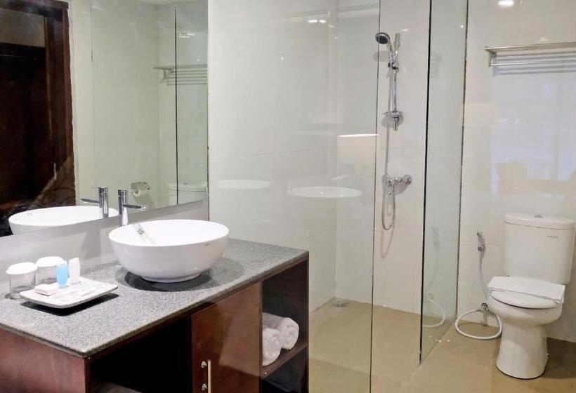 اتاق لوکس خانوادگی, The Nalaya Hotel & Resto