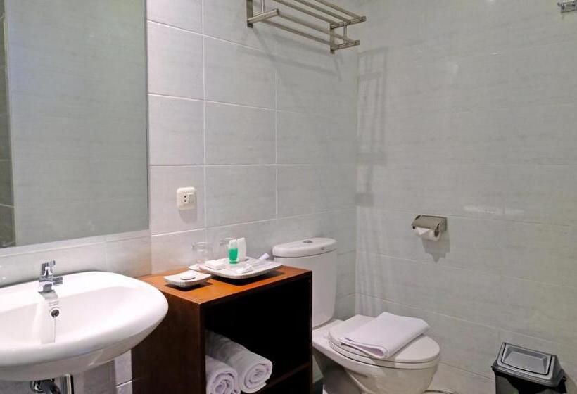 اتاق استاندارد با چشمانداز استخر, The Nalaya Hotel & Resto