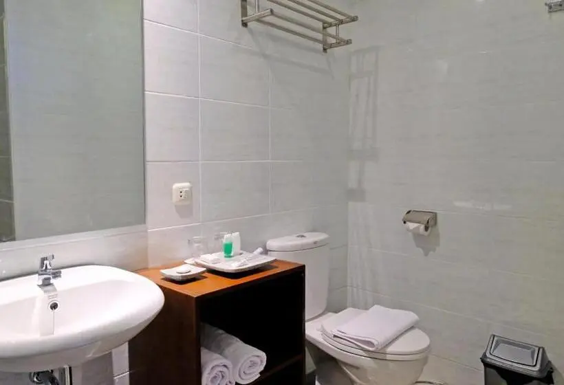 اتاق استاندارد با چشم‌انداز استخر, The Nalaya Hotel & Resto