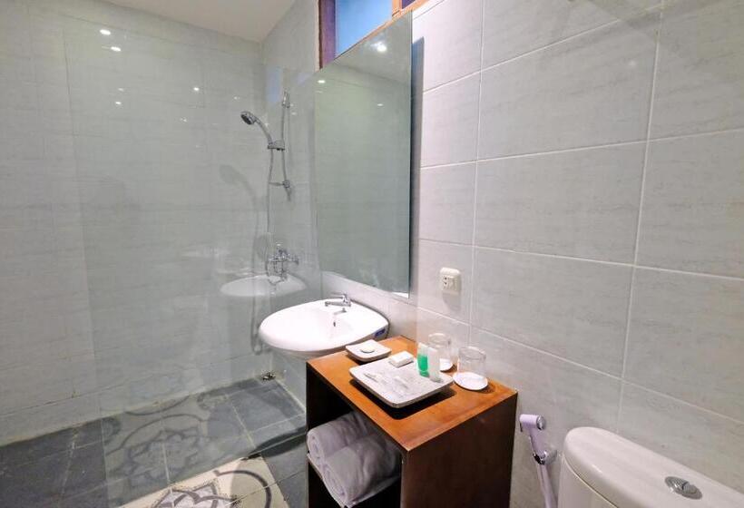 اتاق استاندارد با چشمانداز استخر, The Nalaya Hotel & Resto