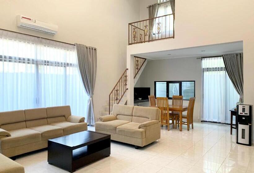 ویلای 3 خوابه, The Nalaya Hotel & Resto