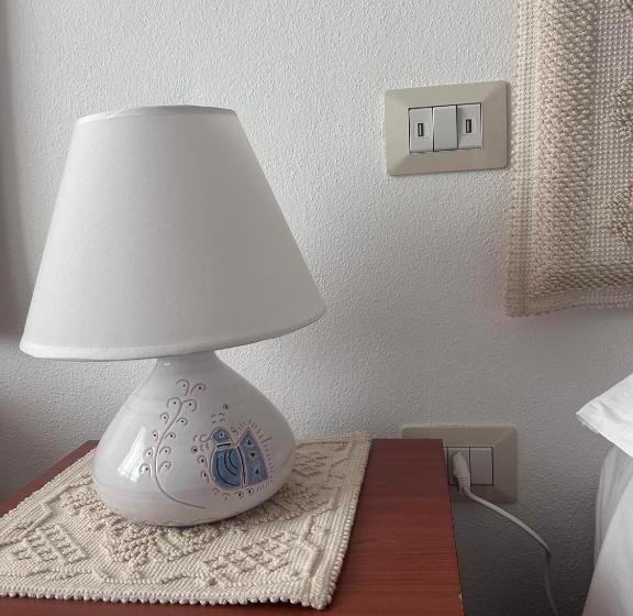 חדר סטנדרט לשלושה, B&b Ruinas