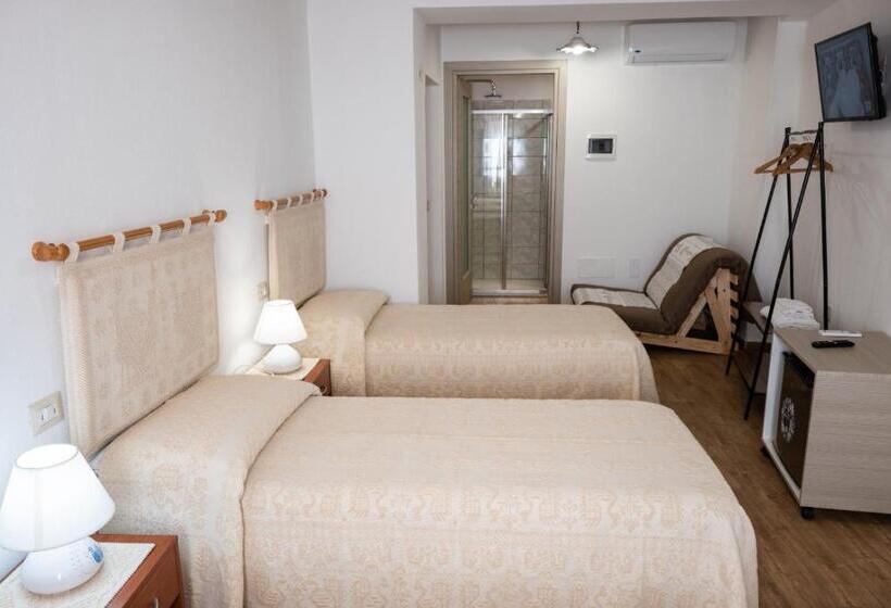 חדר סטנדרט לשלושה, B&b Ruinas