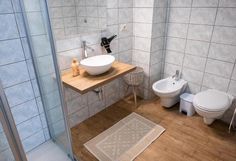 חדר סטנדרט לשלושה, B&b Ruinas