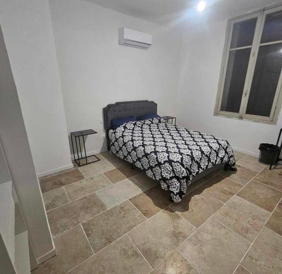 高级大房间, Av De Bordeaux