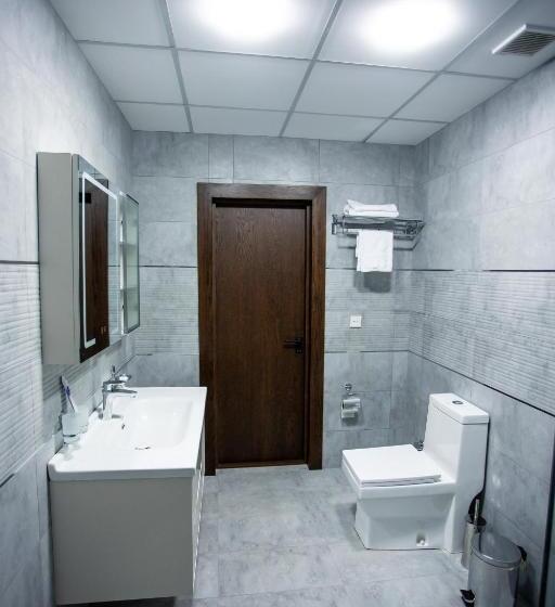 سوییت جونیور, A,tour