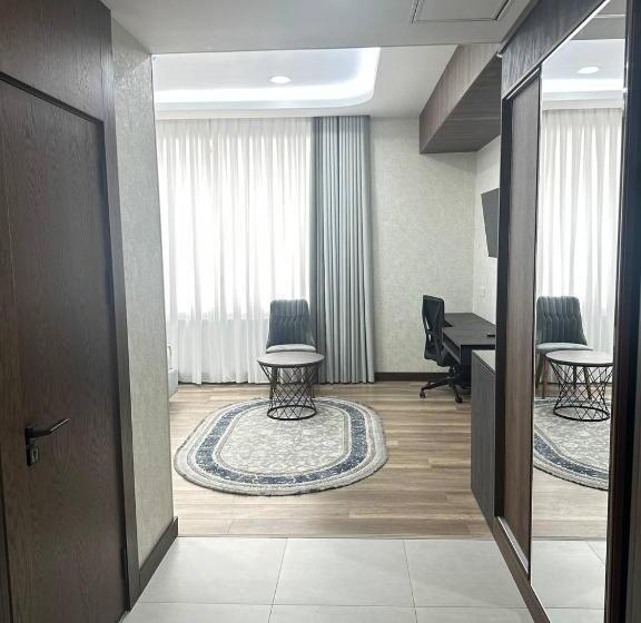 سوییت جونیور, A,tour