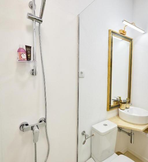 سوئیت با بالکن, Carol Park View