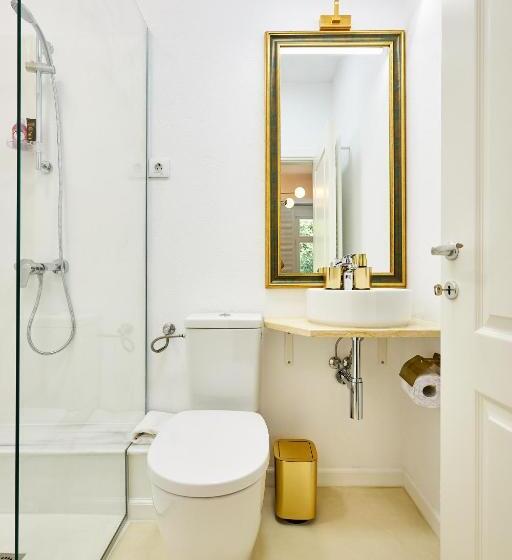 سوئیت با بالکن, Carol Park View