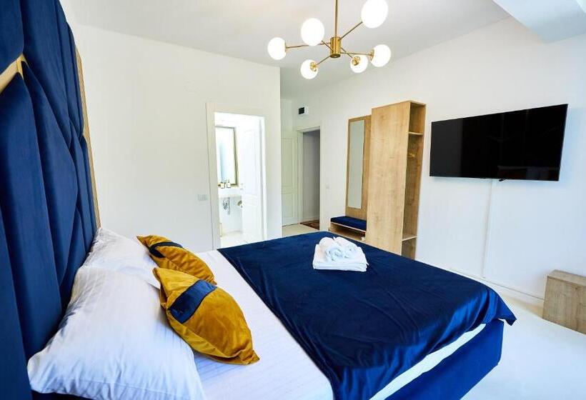 سوئیت با بالکن, Carol Park View