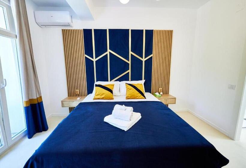 سوئیت با بالکن, Carol Park View