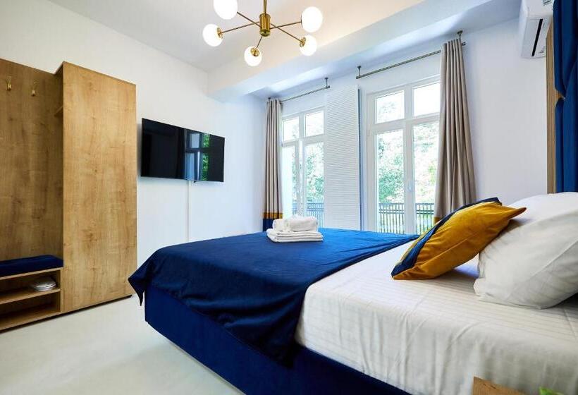 سوئیت با بالکن, Carol Park View