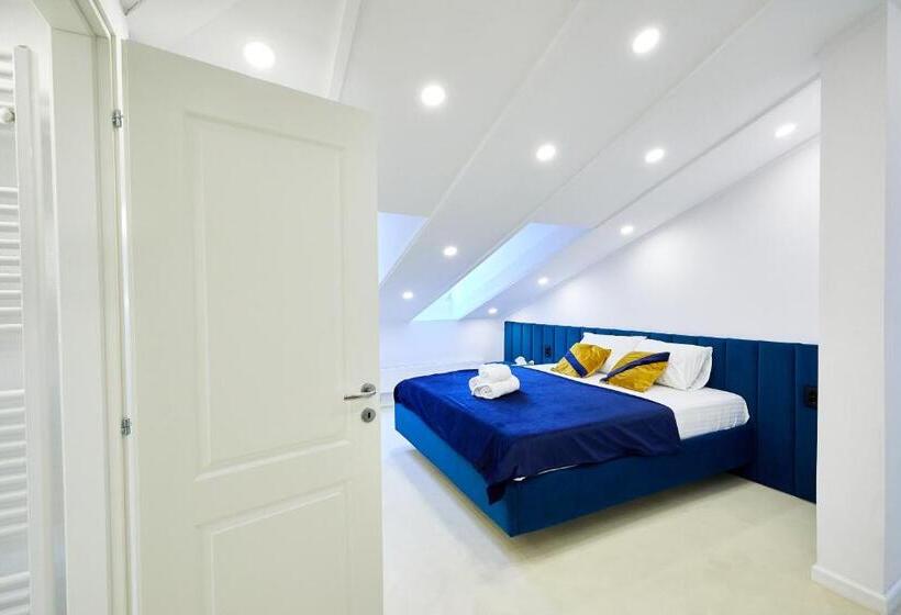 Deluxe Suite King Bed, Carol Park View