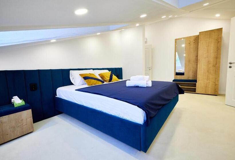 Deluxe Suite King Bed, Carol Park View