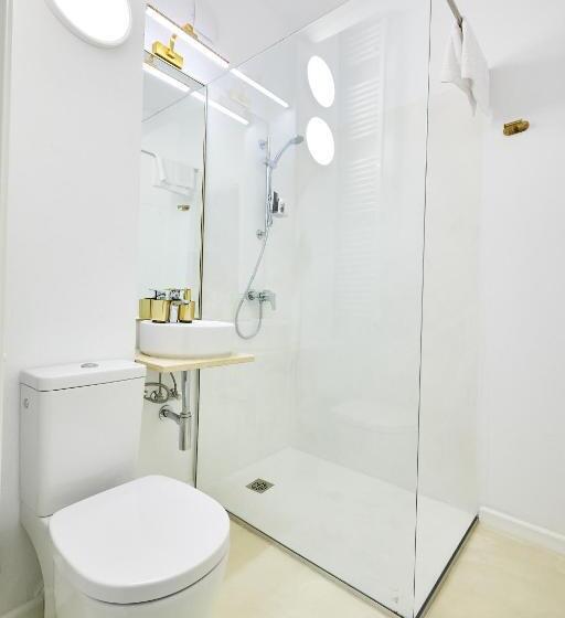 اتاق لوکس با بالکن, Carol Park View