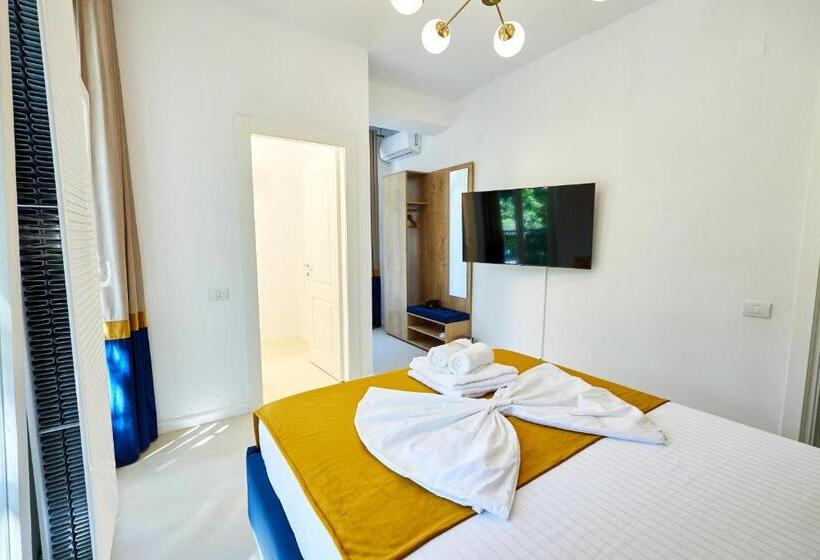 اتاق لوکس با بالکن, Carol Park View