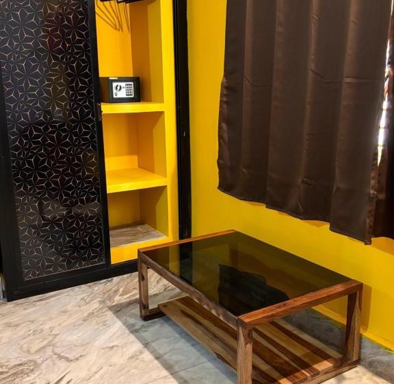 جناح إدارى, Dee Dash Inn