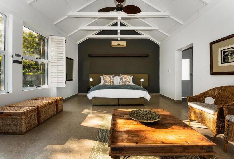 キングサイズベッドのスタンダードルーム, The Umdoni Suites At Prince S Grant Golf Estate