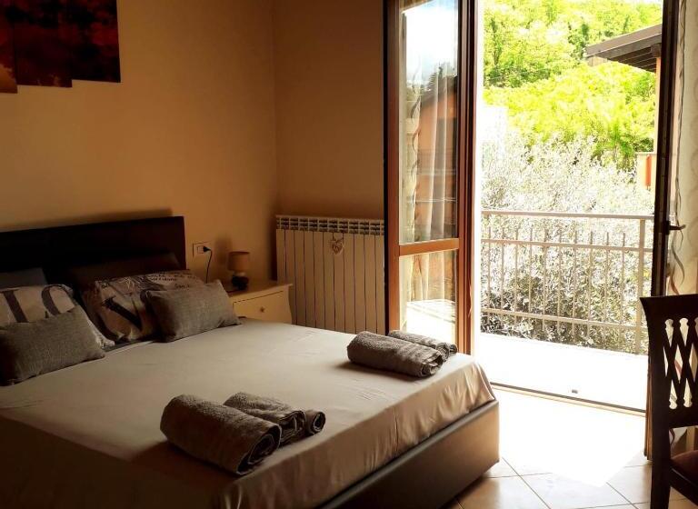 غرفة قياسية مزوَّدة بشُرفة, Beb Ulivo