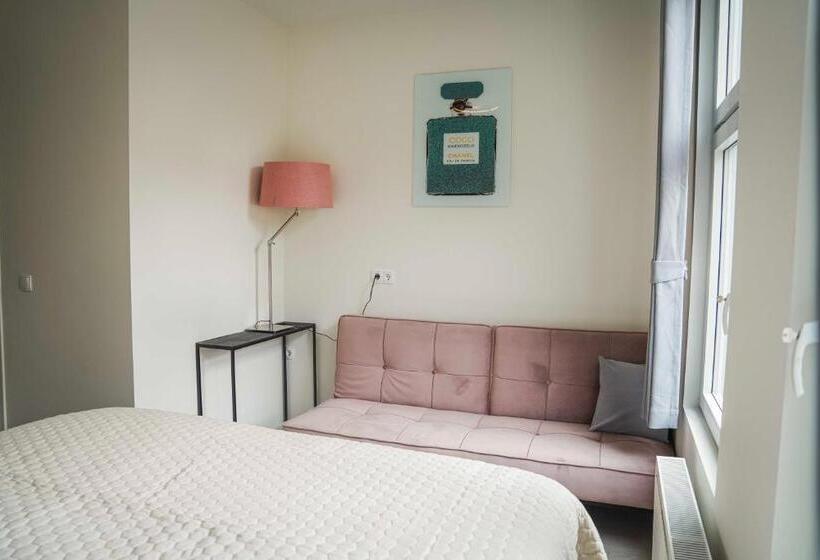 豪华三人间, Koemarkt