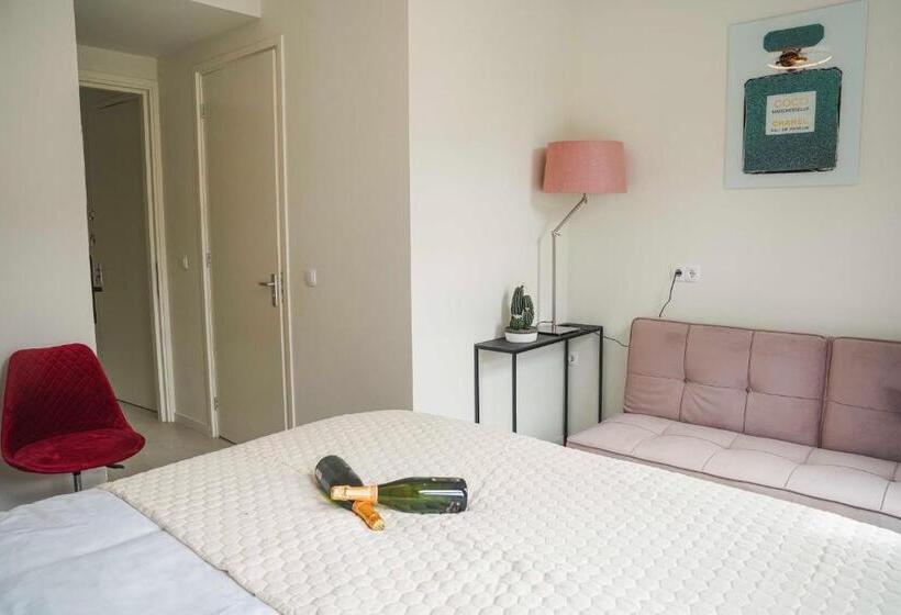 豪华三人间, Koemarkt