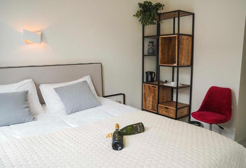 豪华三人间, Koemarkt