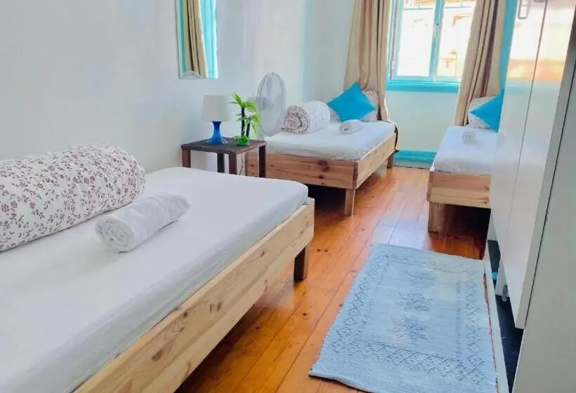 اتاق استاندارد سه نفره, Atlantic Hostel