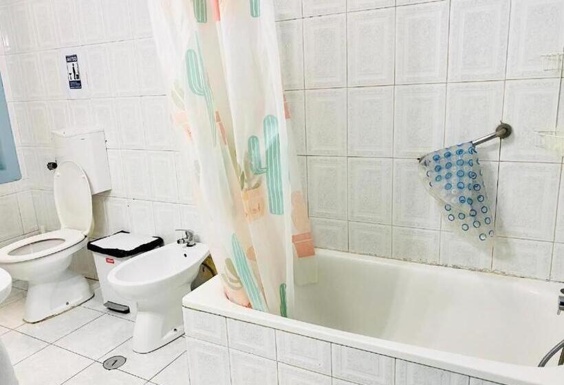 اتاق استاندارد با بالکن, Kuti Hostel