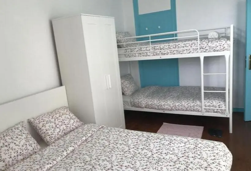 اتاق خانوادگی, Atlantic Hostel