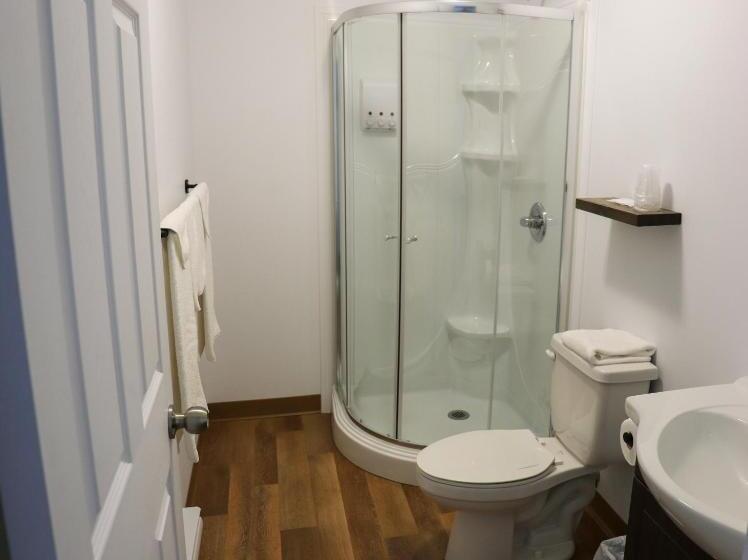 四人标准间, Motel M