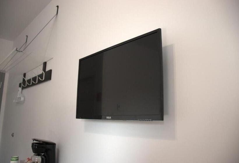 四人标准间, Motel M