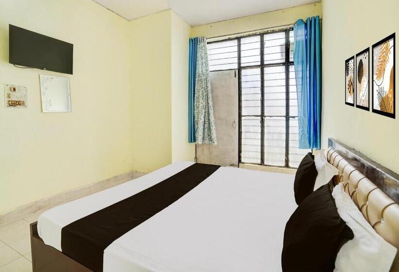 トリプルクラシックルーム, Oyo Hotel Krishna