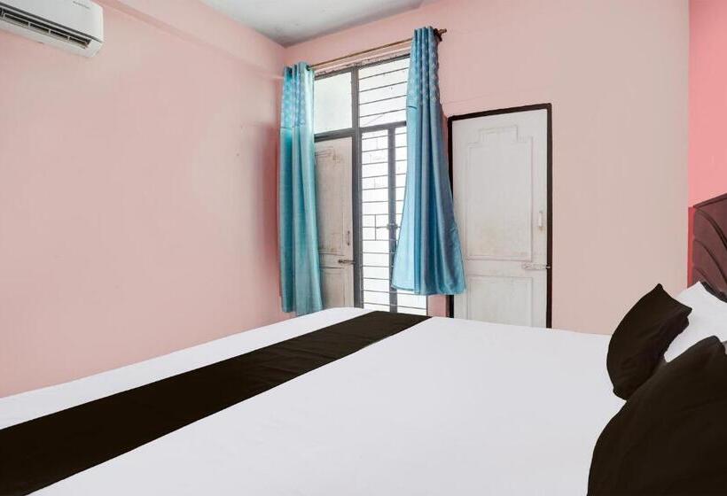 トリプルクラシックルーム, Oyo Hotel Krishna