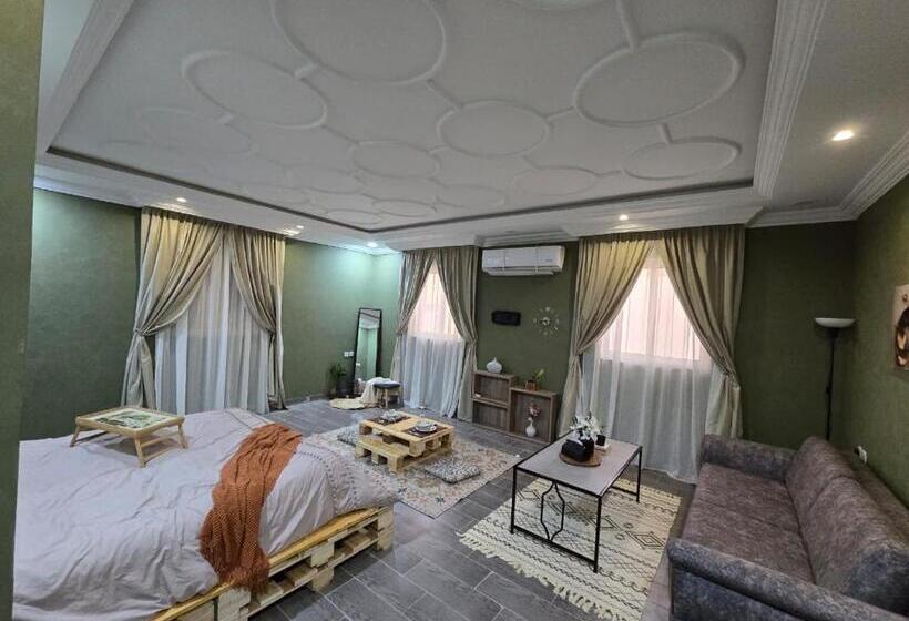 اتاق استاندارد, Anamil Alamal أنامل الأمل