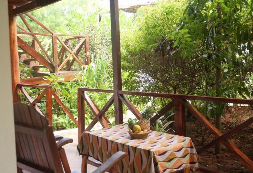 庭の見えるスタンダードトリプルルーム, Maisha Nungwi   Boutique