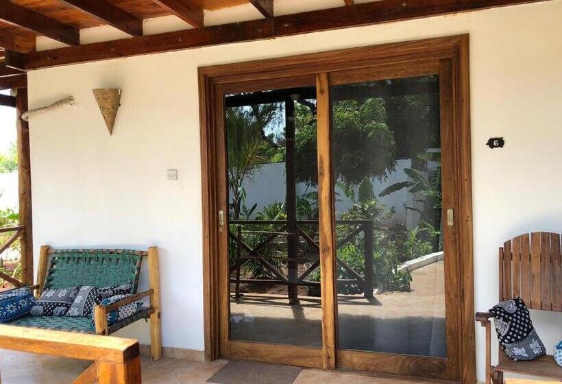 غرفة قياسية ثلاثية مطلة علي الحديقة, Maisha Nungwi   Boutique