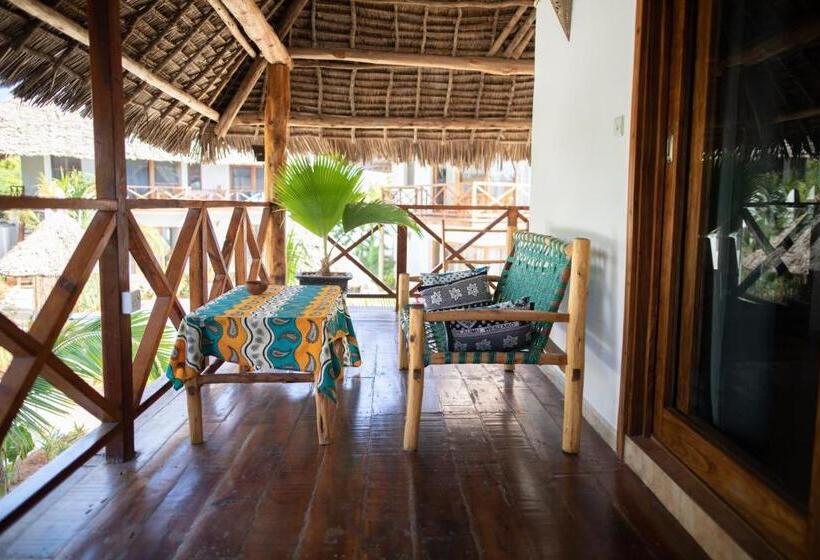 غرفة قياسية ثلاثية مطلة علي الحديقة, Maisha Nungwi   Boutique