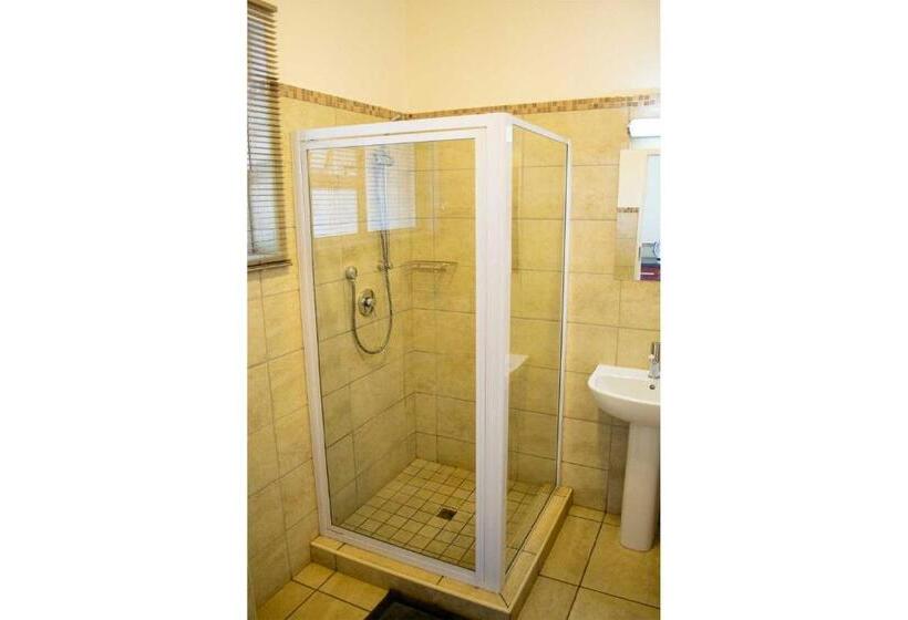 Номер Стандарт Вид на Бассейн, Amohela Guesthouse