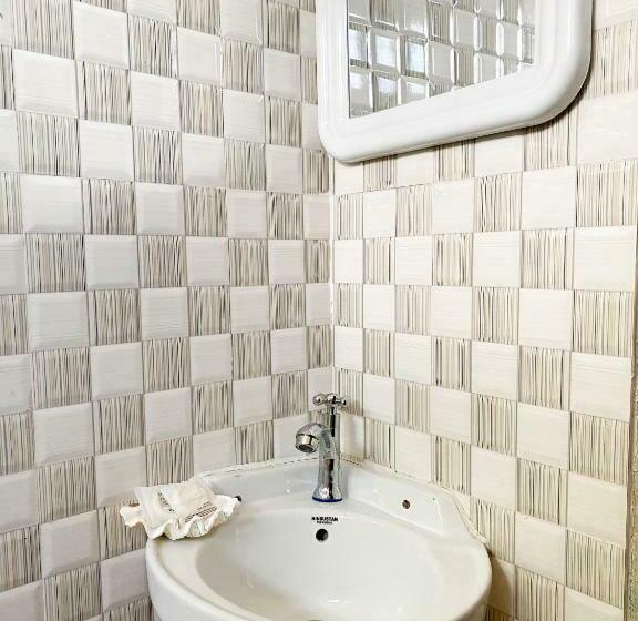 اتاق خانوادگی, Lighthouse Guesthouse