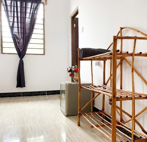 Семейный Номер, Lighthouse Guesthouse