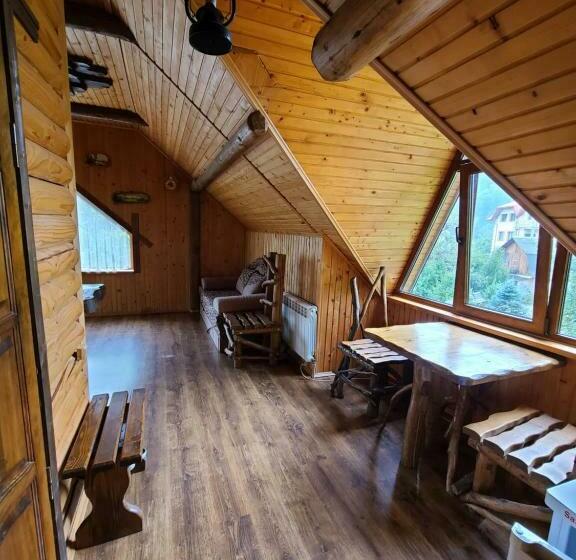 Suite, гуцульська хата