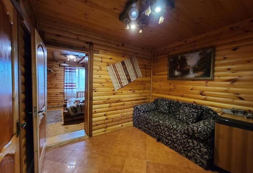 Suite, гуцульська хата